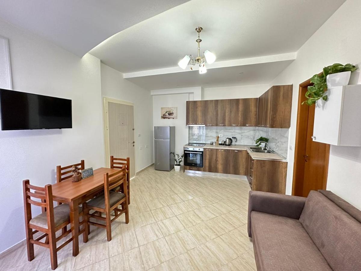 Savi Accomodations - TRB Vlorë Esterno foto