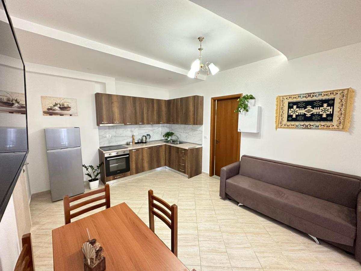 Savi Accomodations - TRB Vlorë Esterno foto