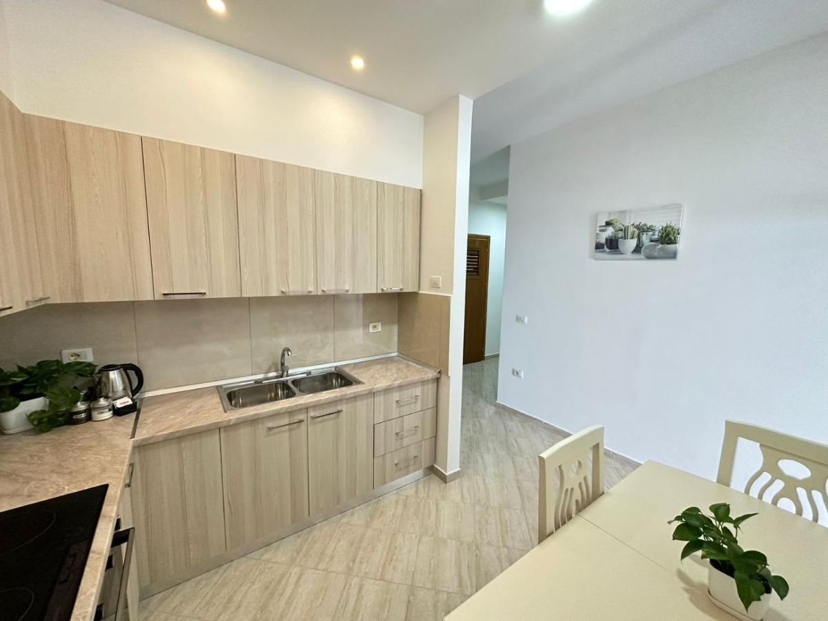 Savi Accomodations - TRB Vlorë Esterno foto