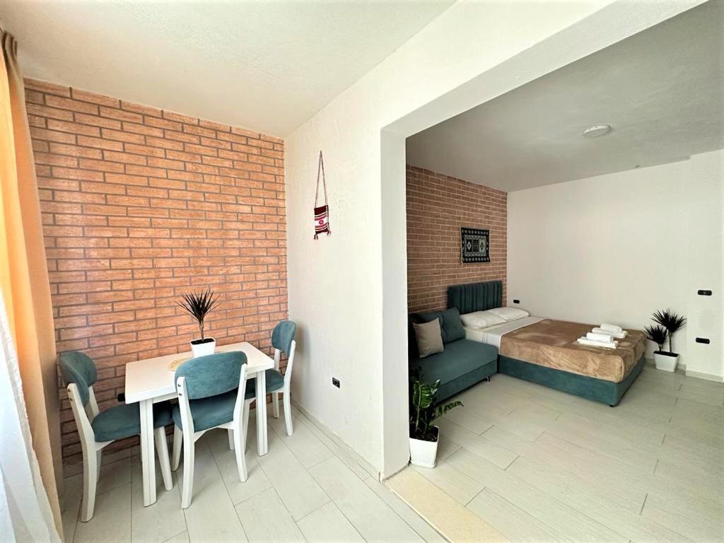 Savi Accomodations - TRB Vlorë Esterno foto
