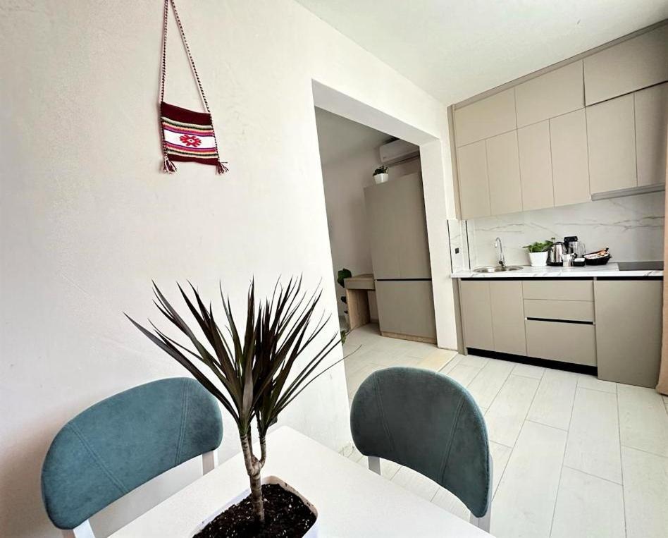 Savi Accomodations - TRB Vlorë Esterno foto